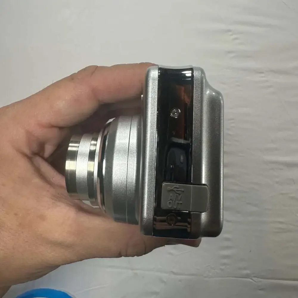 Nikon Coolpix L5 Silver 7.2MP 5X Optical Zoom Digital Camera VR Y2K with Box
